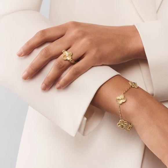 Gold Vintage Alhambra Bracelet - Picture 10 of 10